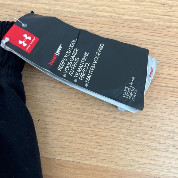 Under Armour Short Youth Large Headgear Loose  Interior Drawstring NWT - Picture 3 of 6